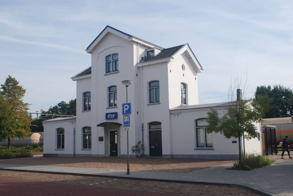 Stationsgebouw, Echt