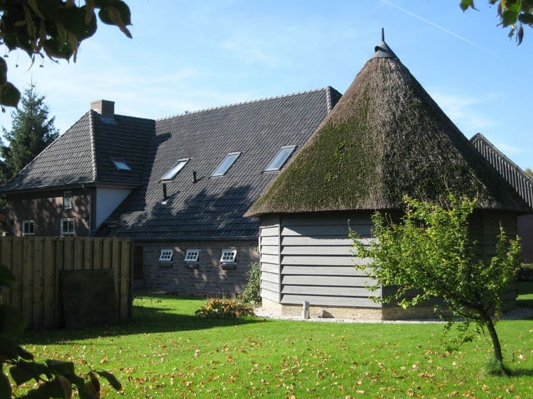 Karnhuisje, Demen