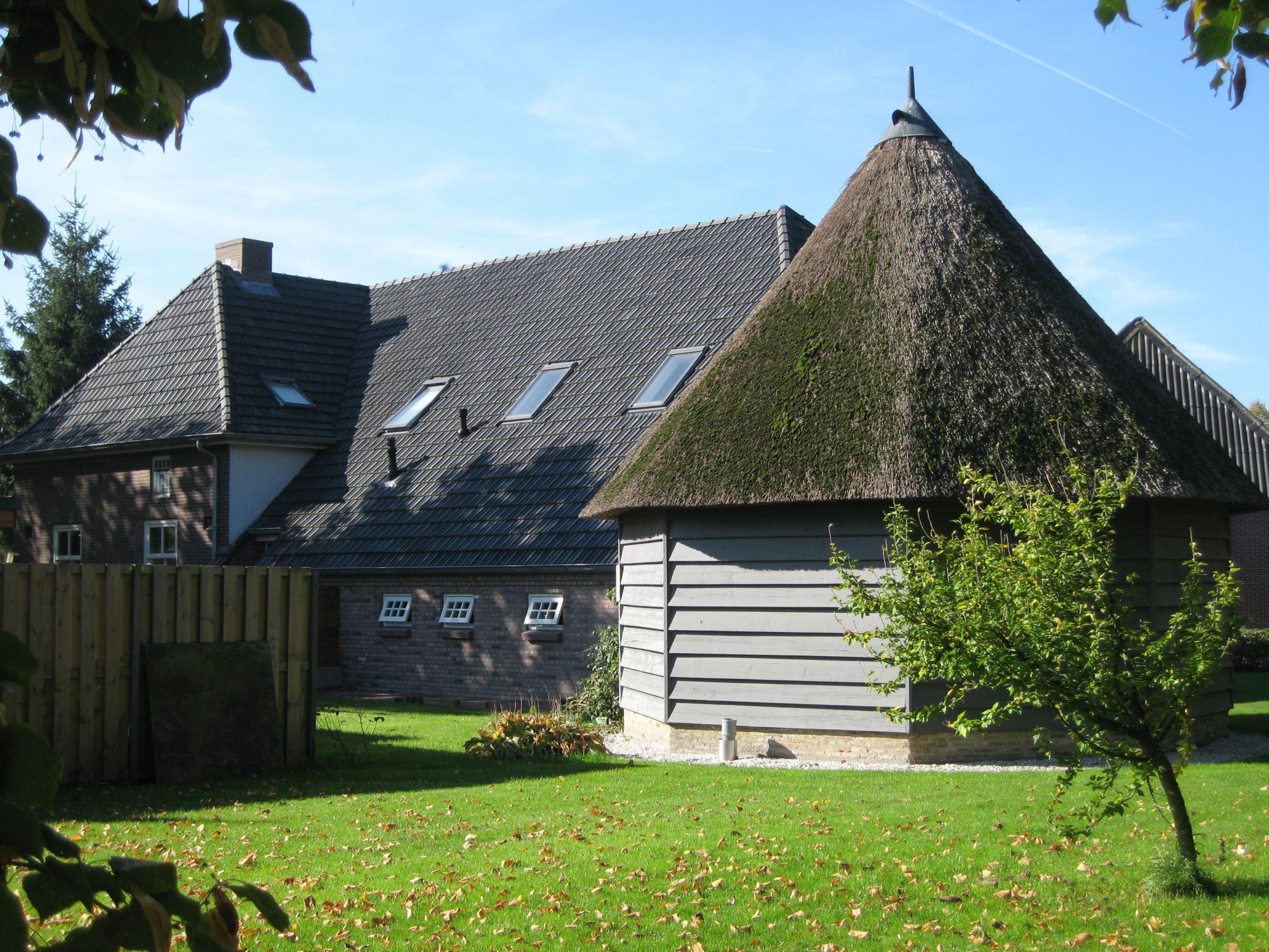 Karnhuisje, Demen