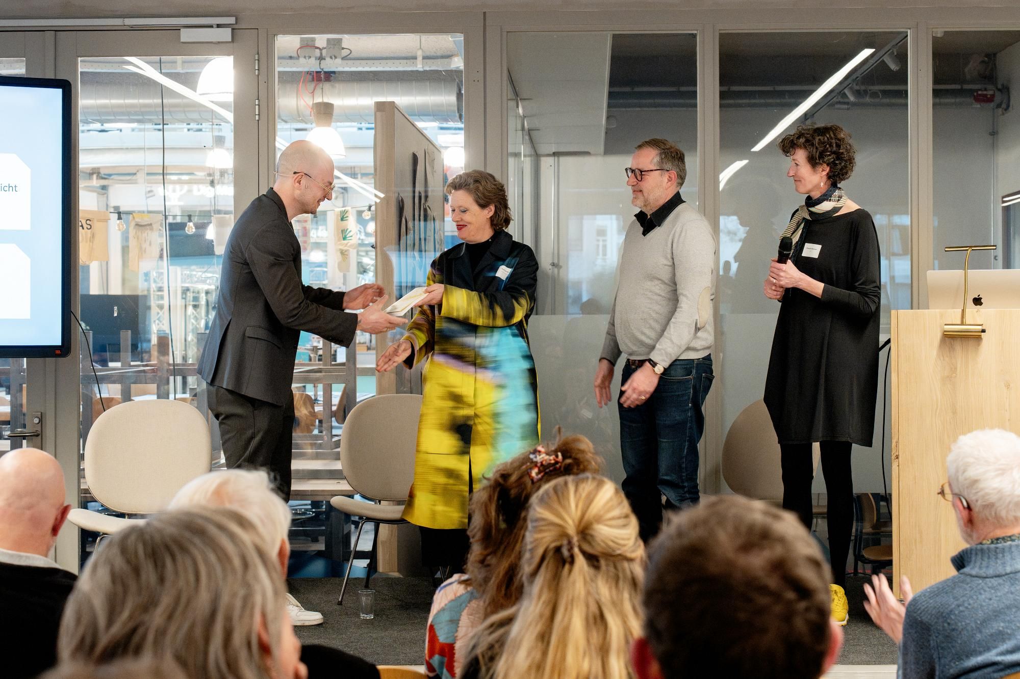 Essay 'Beter dan sloop' nu te verkrijgen