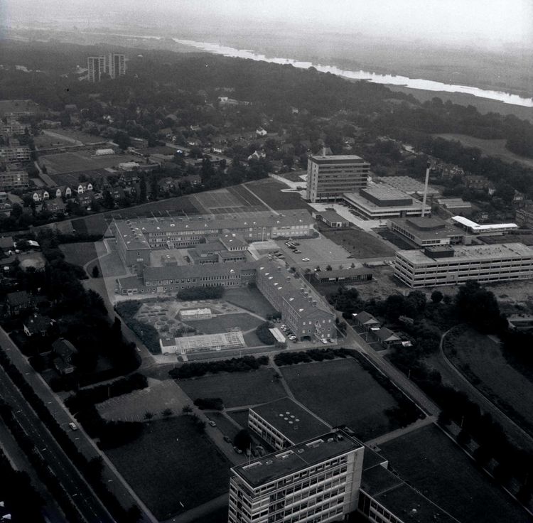 Luchtfoto De Dreijen, Wageningen 1974