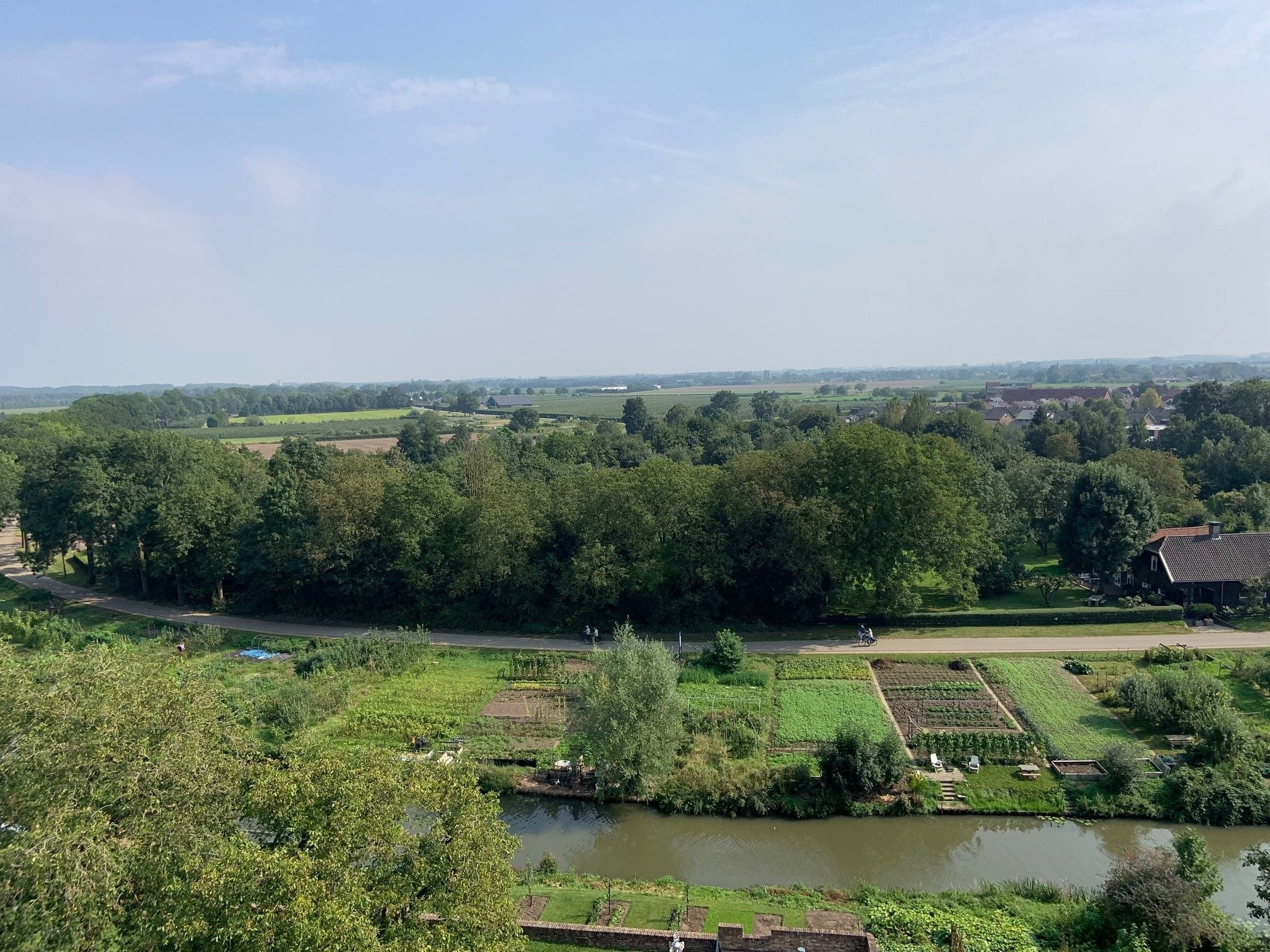 Laat beschermd dorpsgezicht Buren onbebouwd