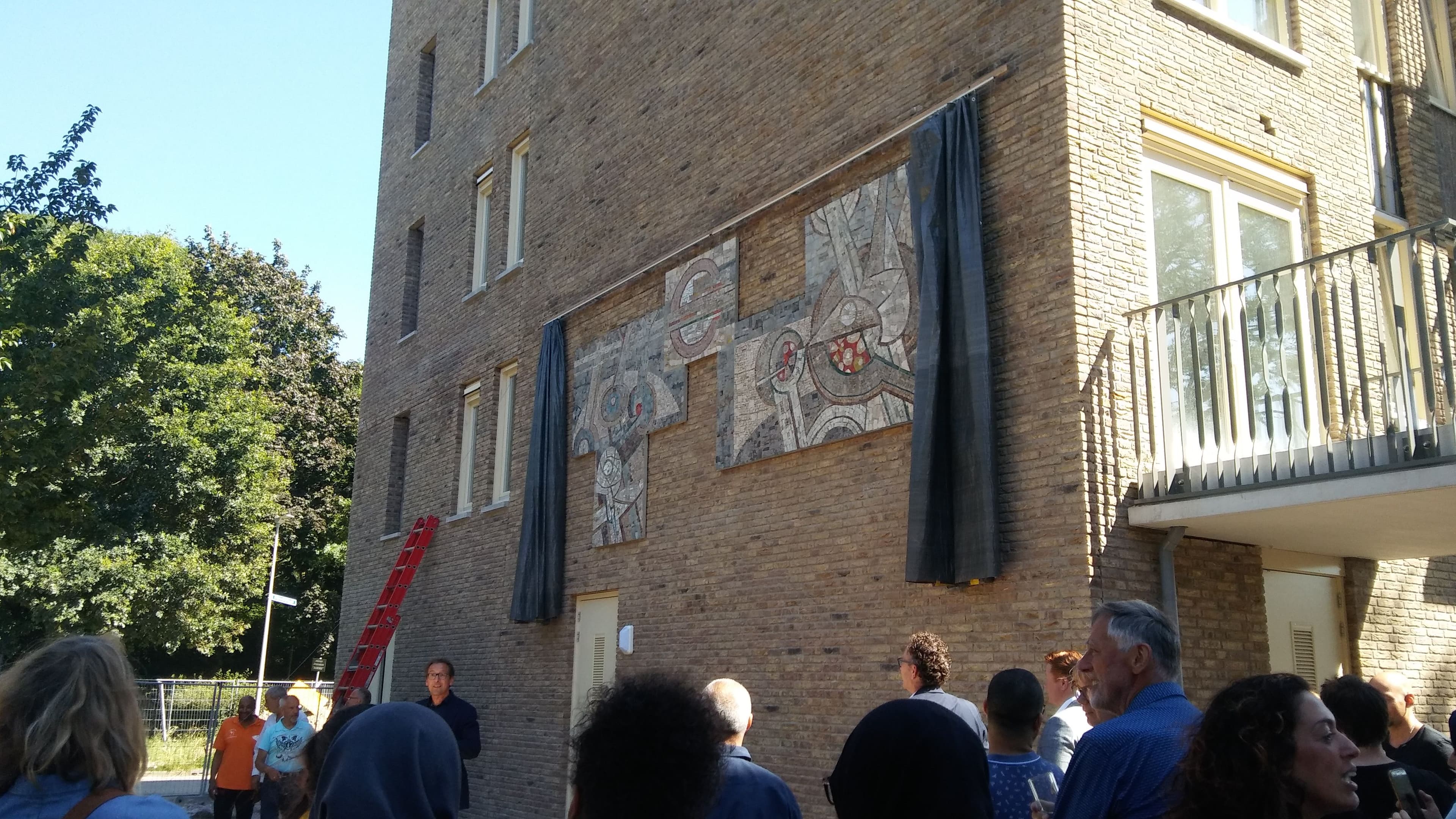 Onthulling van mozaïek Joop Kruip in Utrecht