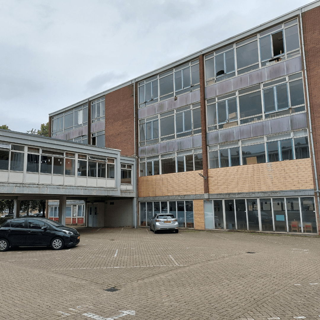 Gemeente Amsterdam grijpt in bij vervallen monument na inzet Heemschut