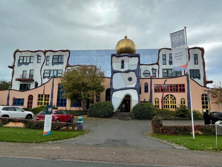 Hundertwasser-gebouw, Goor